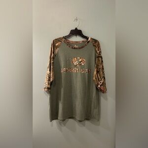 PREOWNED … MOSSY OAK “Size: 2XL” Logo T-Shirt